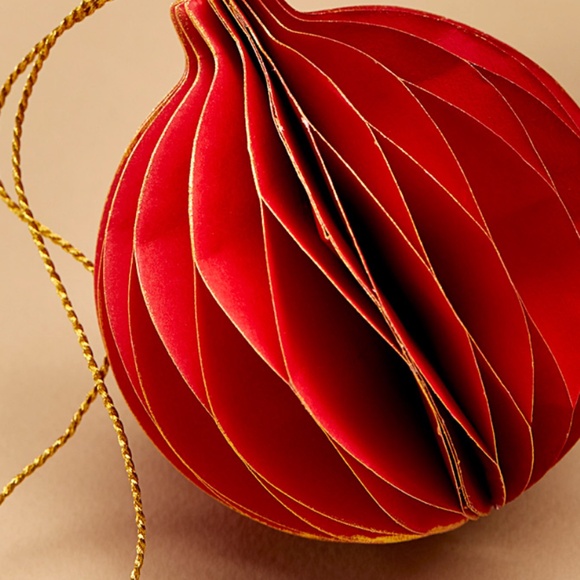 Handcrafted Artisanal honeycomb golden touch 3D paper ornaments set of 4 NWT - Picture 7 of 7